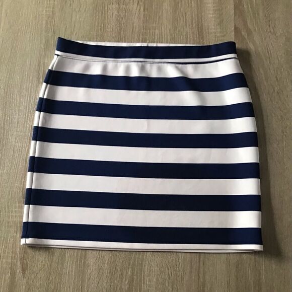 FOREVER 21 “Size M” Striped Skirt - Picture 2 of 3